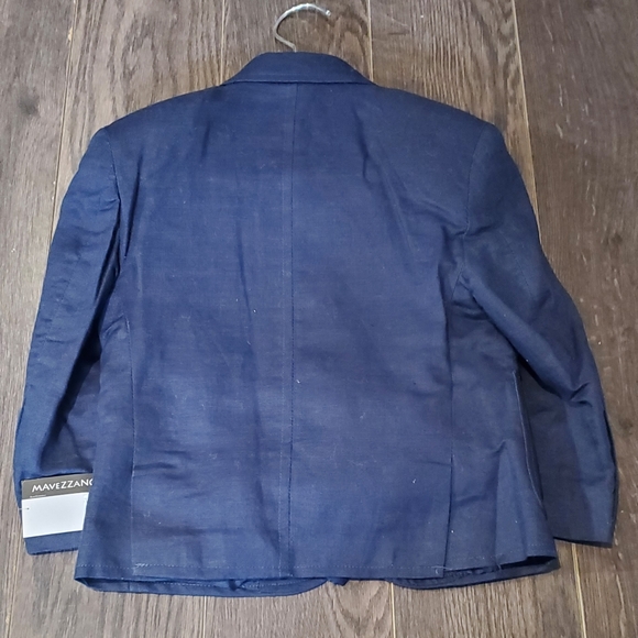 Beautiful boys size 2 navy blue 3 piece suit - Picture 2 of 4